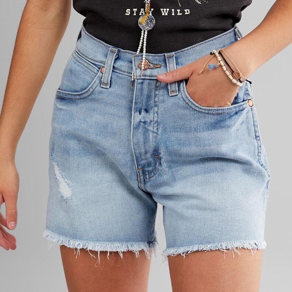 Wrangler High Rise A-Line Frayed Hem Jean Shorts Light Wash Blue, Size 25, NWT - Picture 1 of 13
